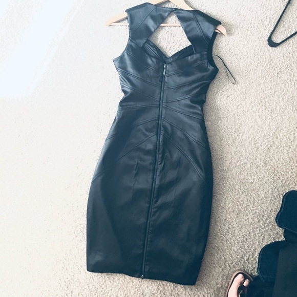 Jessica Simpson Dresses & Skirts - Jessica Simpson pencil dress black size 4 fits like a glove ! Very pretty dress